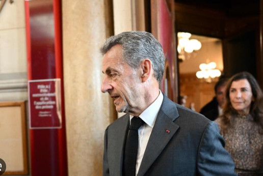 Sarkozy için altı ayı ertelemeli 1 yıl hapis cezası.