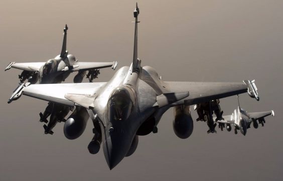 Hindistan Fransa'dan sipariş 36 ettiği savaş uçagının 3'ünü daha teslim aldı.