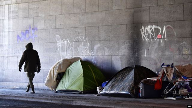 Fransa'da fakirlik sınırı altında yaşayanların sayısı 10 milyonu geçti.