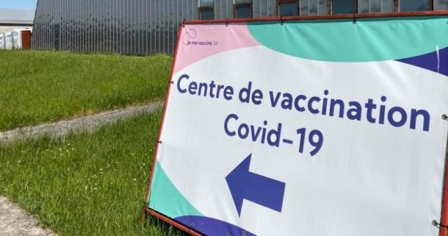 Fransa'da üçüncü doz aşı tüm yetişkinlere yapılacak.