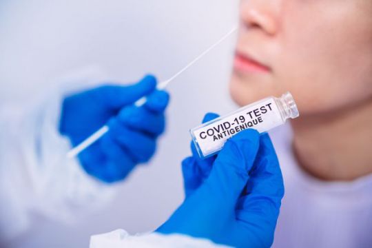 Fransa Türkiye’den gelen yolculara aşıları olsa test zorunluluğunu getirdi.