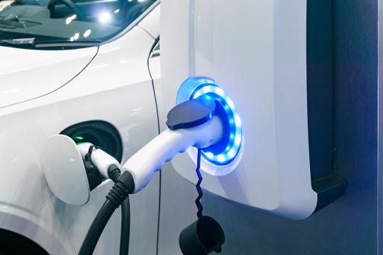 Uzay Teknolojisi ile elektrikli araç 5 dakikada şarj edildi.