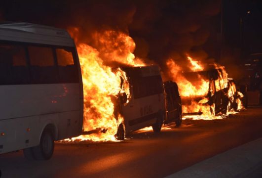 Fransa'da 871 nokta kundaklandı, 577 araba yakıldı, 74 bina hasar gördü.