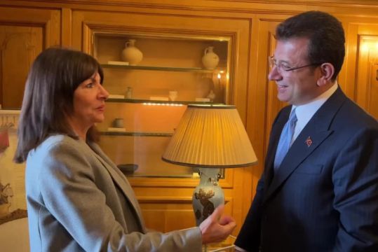 İmamoğlu Paris Belediye Başkanı Anne Hidalgo'yu ziyaret etti.