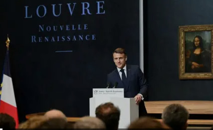 Macron, 800 milyon avroluk projeyi açıkladı. Louvre Müzesi, 2031'e Kadar Yenileniyor.