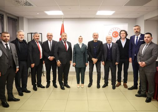 Bakan Mahinur Göktaş, Fransa