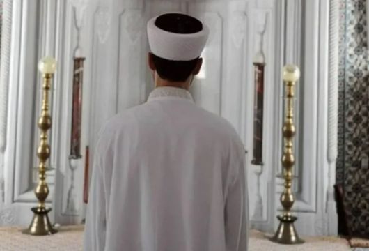 İmamlık Fransa İş Kurumunun resmi meslekler listesine eklendi.