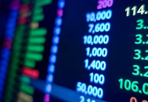 Hükümetinin düşme riski piyasaları tedirgin etti.
