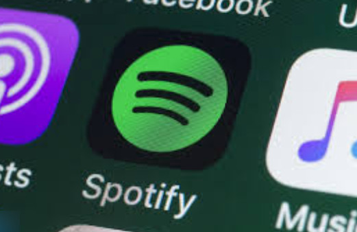 Yapay zekalı dolandırıcılık ağı: Sahte müziklerden 8 milyon dolar gelir.