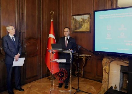Sanayi ve Teknoloji Bakanı Mehmet Fatih Kacır Paris