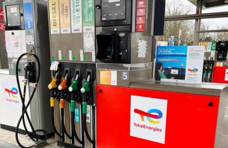 ABD-İran savaşı nedeniyle TotalEnergies'in ucuz yakıtı rakipler arasında tartışmaya sebeb oldu.