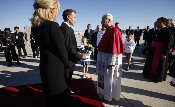 Macron Papa 14. Leo